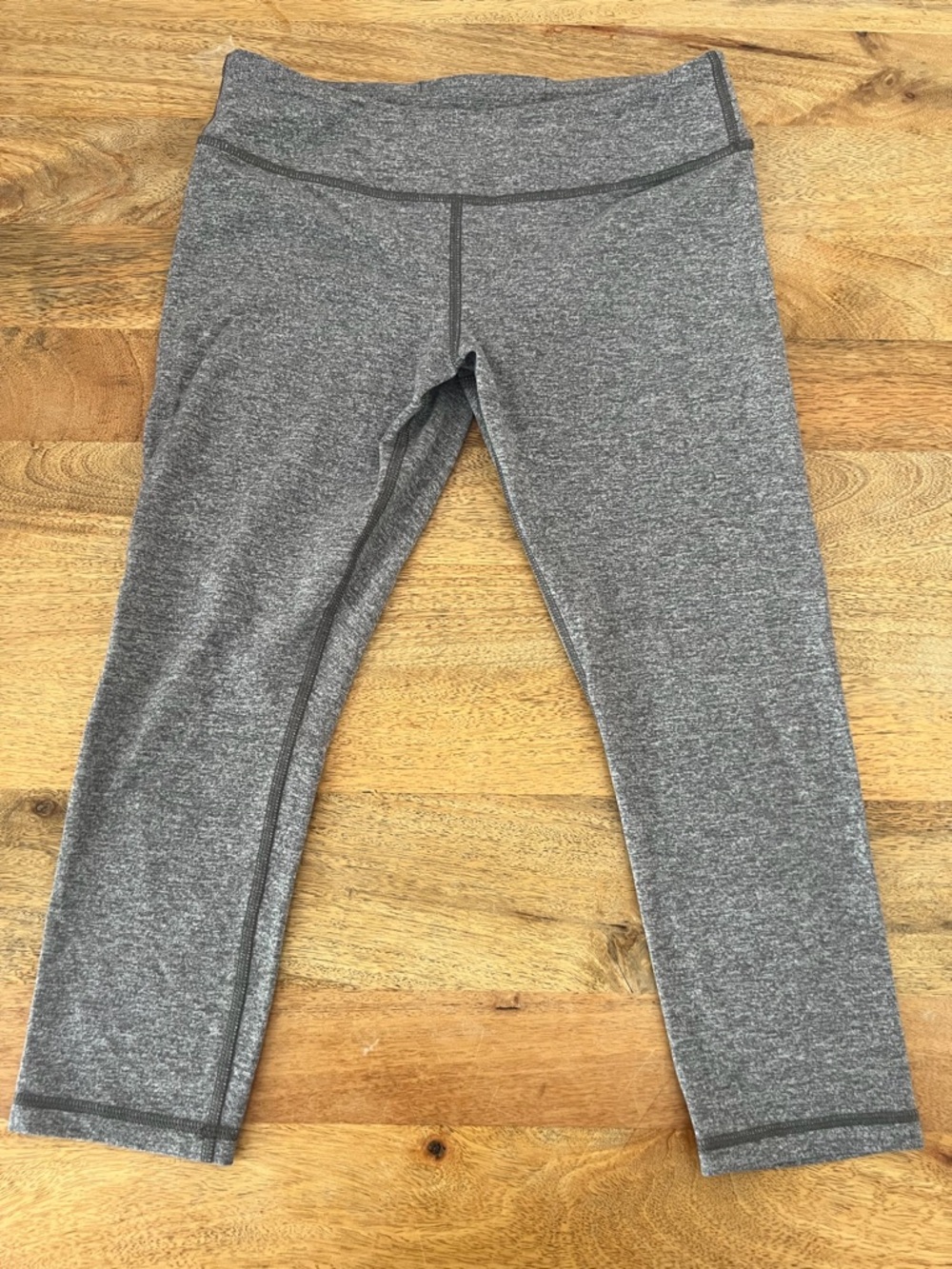 IVIVVA (Lululemon for kids) Girls Sz 8 Gray Heather Cropped Athletic Leggings